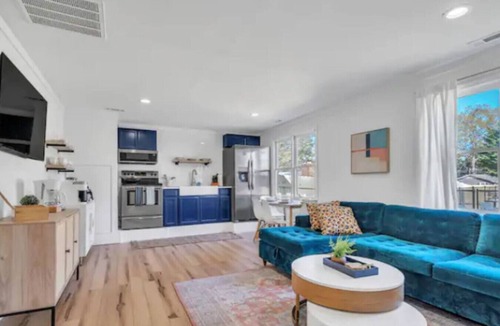 Greenville House | Oasis 1BR w/Pool Firepit Fenced YRD & Full Kitchen