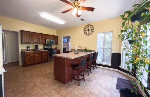 Charlotte House | Oasis for the entire family- w/backyard and patio