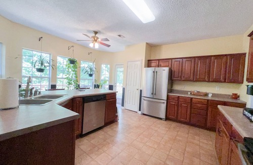 Charlotte House | Oasis for the entire family- w/backyard and patio