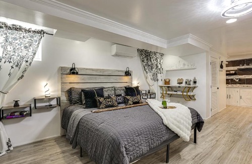 Westfield Apartment | Oasis Hideaway Apt w/Rainforest Shower!