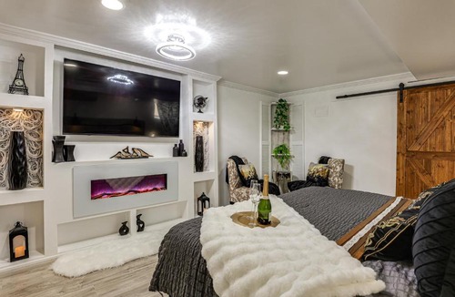 Westfield Apartment | Oasis Hideaway Apt w/Rainforest Shower!