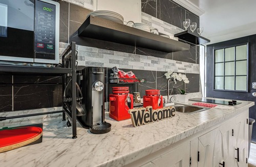 Westfield Apartment | Oasis Hideaway Apt w/Rainforest Shower!