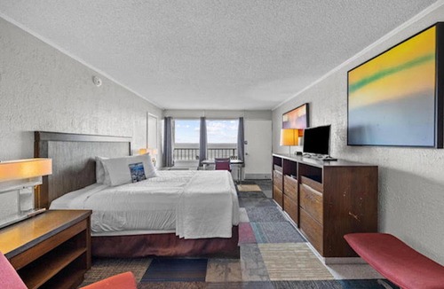 Crescent Beach Hotel | Oasis Hotel