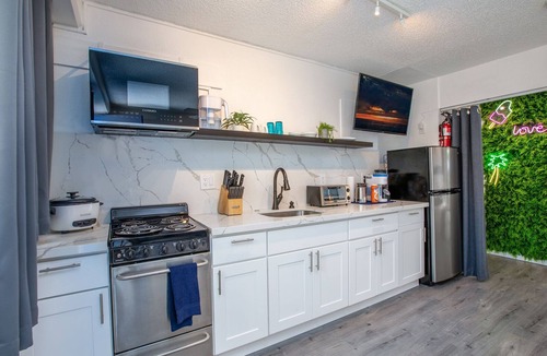 Diamond Head - Kapahulu - St. Louis House | ★ Oasis Luxury Condo, Steps away from the beach 🏖
