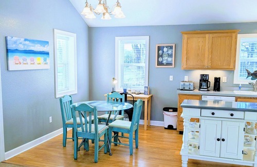 Colington Cottage | OBX Island Cottage~Water view~ 1 level, no stairs~ Beach 3.5 miles (8 min drive)