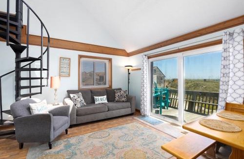 North Topsail Beach Apartment | Ocean and Sound Views, Beach Access -Villa On The Blue