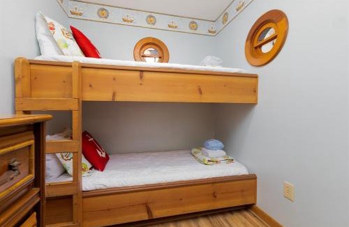 North Topsail Beach Apartment | Ocean and Sound Views, Beach Access -Villa On The Blue