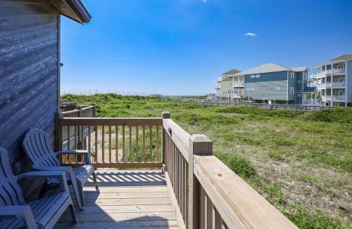 North Topsail Beach Apartment | Ocean and Sound Views, Beach Access -Villa On The Blue