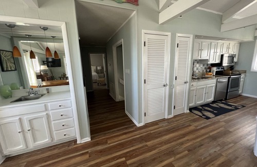 Emerald Isle Cottage | Ocean front 6BR with pool & hot tub