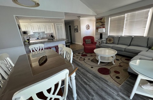 Emerald Isle Cottage | Ocean front 6BR with pool & hot tub