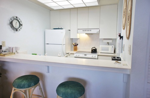 Historic Kailua Village Condo | 🏖️Ocean Front | AC | Concierge Included | Walk to Kona Town!