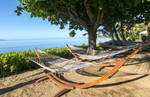 Kaunakakai House | Ocean Front King: Panoramic Sea Views Meet Polynesian Elegance in Molokai