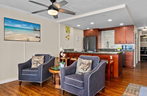 Historic Kailua Village Condo | Ocean Front! Kona Alii #402