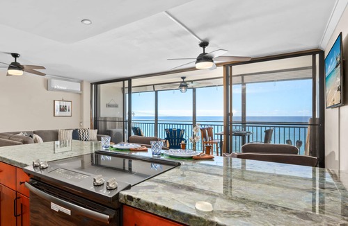 Historic Kailua Village Condo | Ocean Front! Kona Alii #402