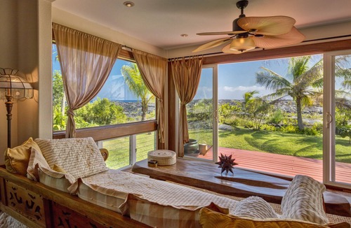 Kaimu Apartment | Ocean Temple: Oceanfront, A/C, 500 ac.State Land in Backyard!