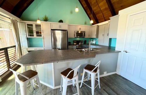 Punaluu Apartment | Ocean-View 1BR Condo on Black Sands Beach, Pool, Hot Tub