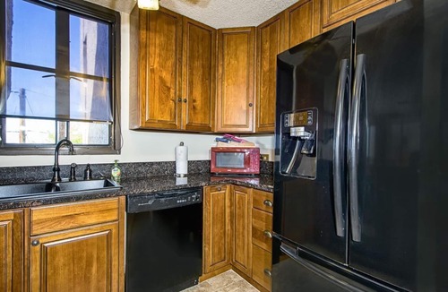 Historic Kailua Village Condo | Ocean View! 2 Br 3 Bath Condo In Town!