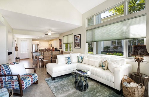 Kahaluu Bay House | 🏖️Ocean View | AC & WIFI | Walk to Beach & Shopping!