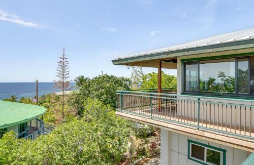 Kona Paradise House | Ocean-View Bungalow Walk to Pebbles Beach!