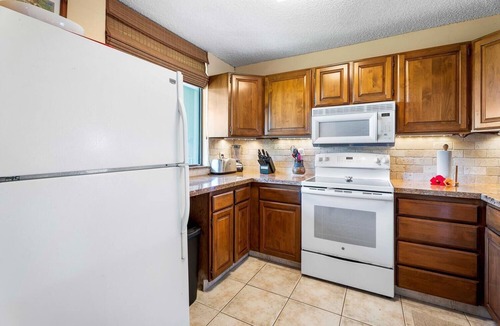 Kahaluu Bay Condo | Ocean View Condo! Across from White Sands Beach! Remodeled bathroom showers!