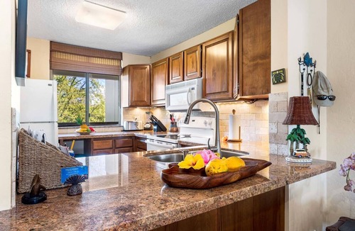 Kahaluu Bay Condo | Ocean View Condo! Across from White Sands Beach! Remodeled bathroom showers!