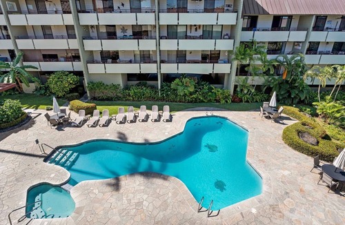 Kahaluu Bay Condo | Ocean View Condo! Across from White Sands Beach! Remodeled bathroom showers!