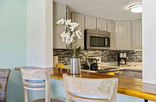 Kahaluu Bay Condo | Ocean-View Condo at White Sands Village #216, Steps From Magic Sands Beach!