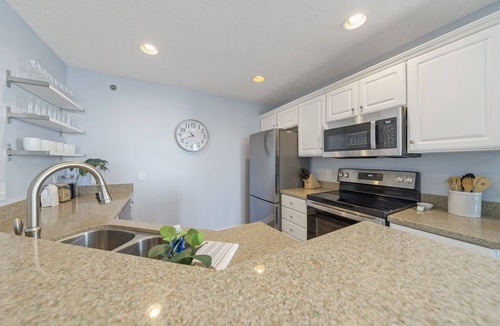 Carolina Beach Condo | Ocean View Condo, Steps to Beach & Boardwalk, 3BR/2BA! ★