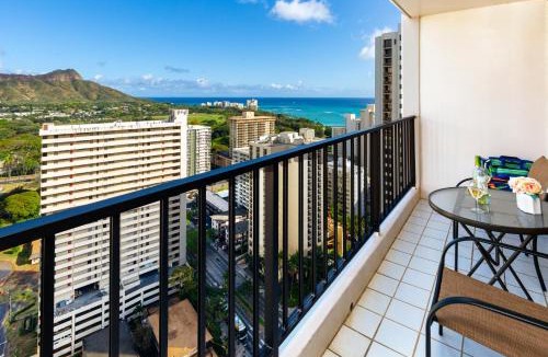 Waikiki Apartment | Ocean View Escape, Steps to Beach & Free Parking!