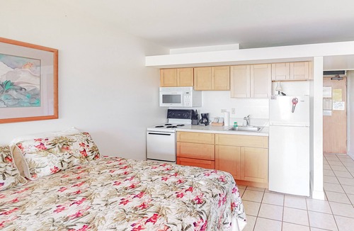 Maunaloa Apartment | Ocean View, Ground-Floor Condo w/Lanai, WiFi, Shared Pool - Walk to Beach