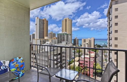 Waikiki Condo | Ocean View in Heart of Waikiki! AC, Wi-Fi, Full Kitchen, 5-min walk to beach!