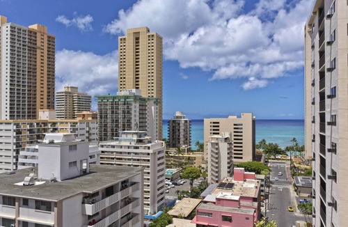 Waikiki Condo | Ocean View in Heart of Waikiki! AC, Wi-Fi, Full Kitchen, 5-min walk to beach!