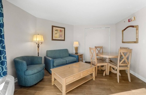 Myrtle Beach Hotel | Ocean View King Ste: Breakfast Included 10th Flr