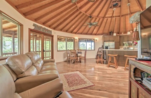 Honomu House | Ocean View Mountain Home by Akaka Falls
