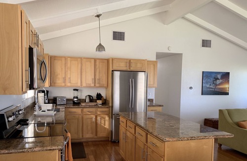 Paia House | Ocean View Retreat – Walk to Town and Beaches– A/C – Fast WiFi - Self Check-In