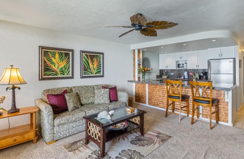 Honokowai Condo | OCEANFRONT 1 Bdrm Condo next to the water! Air conditioned - Kaleialoha 209