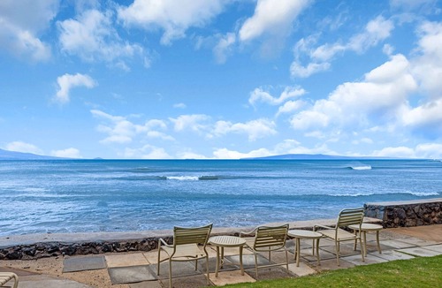 Maalaea Condo | Oceanfront 1bd ground level condo plantation style