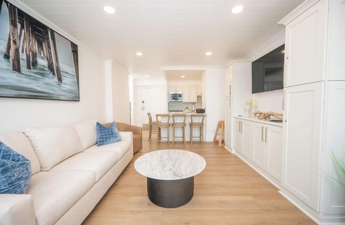Northeast Virginia Beach Condo | Oceanfront 2 BR VA Beach Condo, Balcony Over Boardwalk, Sleeps 8, Pool & Sauna