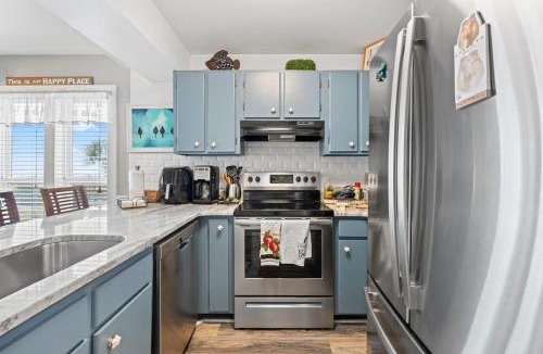 Windy Hill Apartment | Oceanfront 2 BR Villa-Pool-Corner Balcony-King Bd