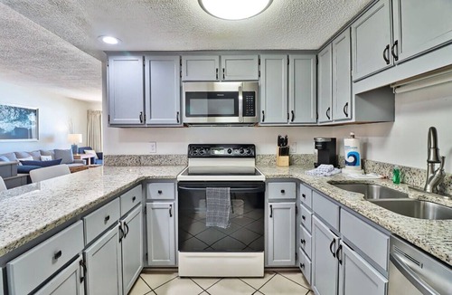 Crescent Beach Condo | Oceanfront 3Br/2Ba Condo/Dog-Friendly/Pool