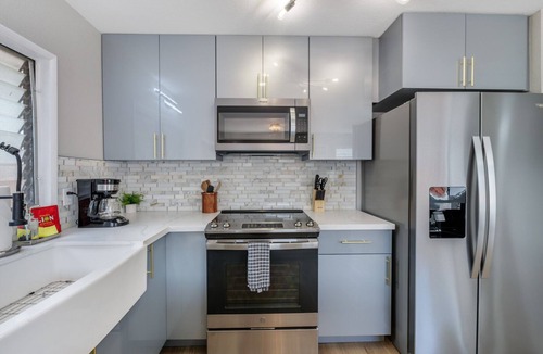 Nanakuli House | Oceanfront 3bed/1.5bath Maili Beach living