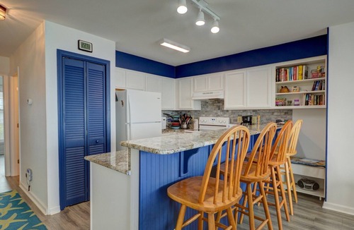 Surf City House | Oceanfront 3BR Turtle Cove townhome in Surf City, perfect for 7 guests.