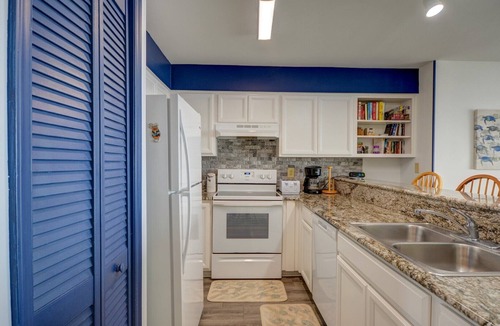 Surf City House | Oceanfront 3BR Turtle Cove townhome in Surf City, perfect for 7 guests.