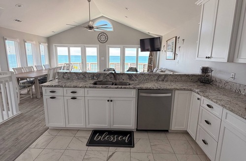 Emerald Isle House | Oceanfront 6BR Half-Duplex – Pool, Beach & Dog-Friendly