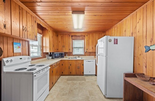 Crescent Beach House | Oceanfront Crescent Beach 7Q 4Tw - Ebbtide