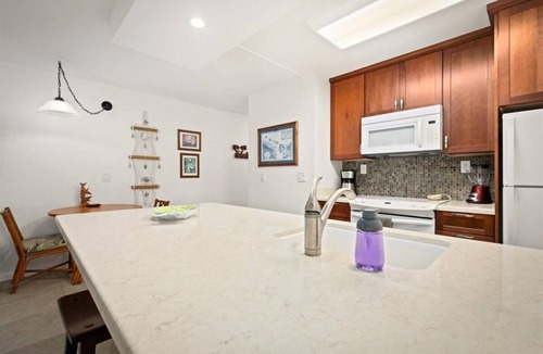Kailua-Kona Condo | Oceanfront Condo, 5G Wi-Fi, King Bed, Hot Tub/Pool, Free Parking
