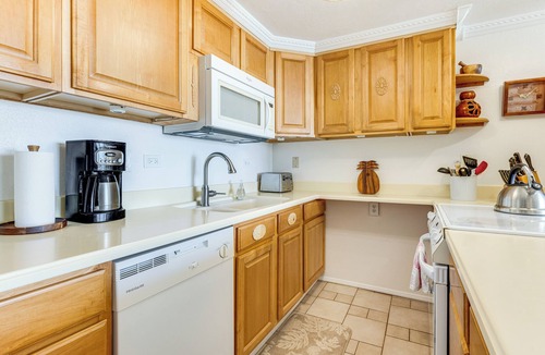 Punaluu Condo | Oceanfront Condo: Stunning Sunrise & Ocean Views