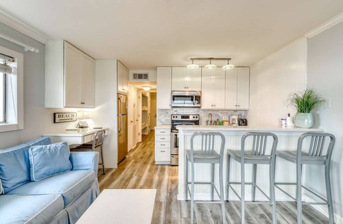 Isle of Palms House | Oceanfront corner condo w/spectacular view & shared pool/fishing pier