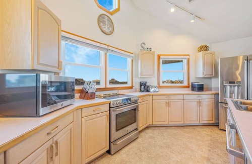 Waves House | Oceanfront Dog Friendly Home w/Saltwater Pool, Elevator, Hot Tub, Cmty Perks