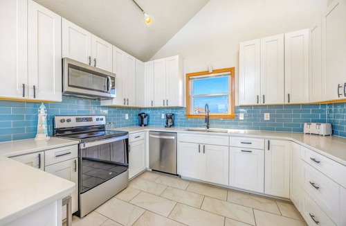 Wimble Shores House | Oceanfront Dog Friendly w/Saltwater Pool, Hot Tub, Sauna, Private Beach Access